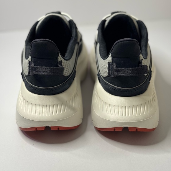 UGG BLACK/ WHITE CA805 V2 REMIX LEATHER SNEAKERS, MEN US 8 - Picture 6 of 9